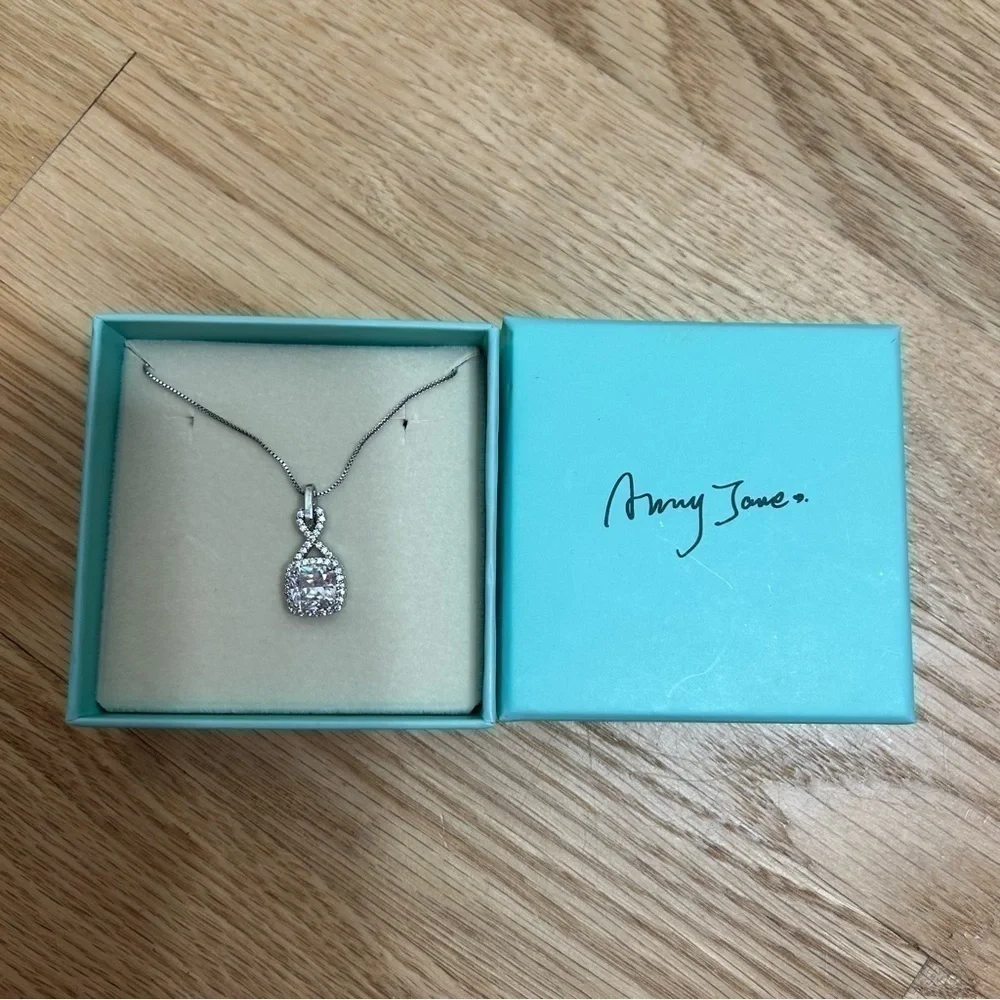 Amy Jane Clear Silver Necklace Bridal Jewelry W/ Box